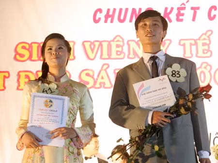 Đứng thứ ba là