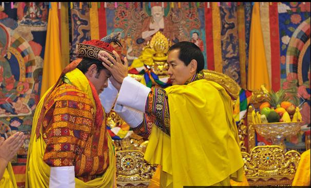Vương quốc Bhutan trao vương miện cho con trai là Majesty Jigme Khesar Namgyel Wangchuck (ảnh chụp năm 2008)