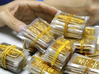 Số liệu của Ngân hàng Nhà nước cho thấy, sau hơn 4 tháng đấu thầu vàng miếng, cơ quan này đã tổ chức 51 phiên đấu thầu. Trong đó, Ngân hàng Nhà nước đã chào thầu 1.478.000 lượng vàng, tương đương khoảng 56,8 tấn vàng, và bán được 1.374.900 lượng vàng, tương đương gần 52,9 tấn vàng. Số liệu của Ngân hàng Nhà nước cho thấy, sau hơn 4 tháng đấu thầu vàng miếng, cơ quan này đã tổ chức 51 phiên đấu thầu. Trong đó, Ngân hàng Nhà nước đã chào thầu 1.478.000 lượng vàng, tương đương khoảng 56,8 tấn vàng, và bán được 1.374.900 lượng vàng, tương đương gần 52,9 tấn vàng