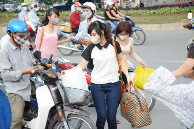 Sinh viên ùn ùn về quê nghỉ lễ. Ảnh: Tuấn Nguyễn. Sinh viên ùn ùn về quê nghỉ lễ. Ảnh: Tuấn Nguyễn