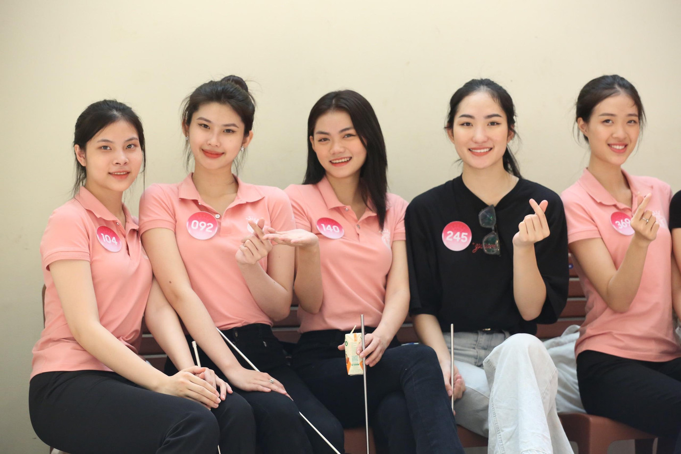 56 thí sinh đang tích cực tập luyện để có những màn trình diễn đẹp mắt nhất tại đêm chung khảo toàn quốc vào ngày 26/11 tới.