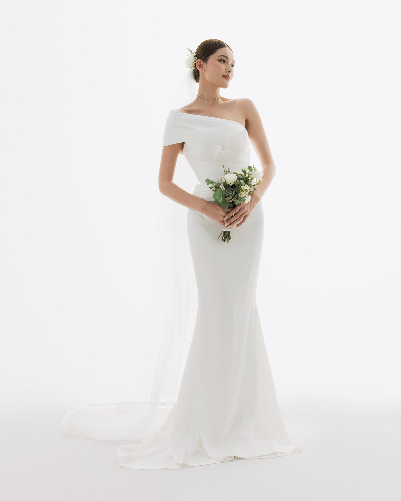 Khi tình cảm tiến đến sự bền chặt, Thuỳ Dung quyết định ra mắt gia đình. Bố mẹ hai bên đều ủng hộ chuyện tình cảm của con cái.