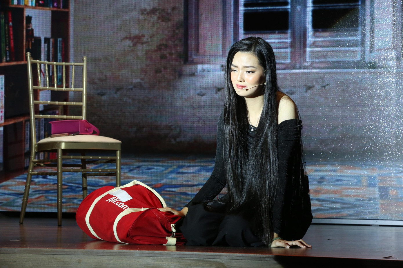 Thí sinh Mai Trang Thảo – SBD 182 với tiểu phẩm Mẹ ơi. Tiết mục khiến khán giả theo dõi xúc động với câu chuyện về tình mẫu tử.