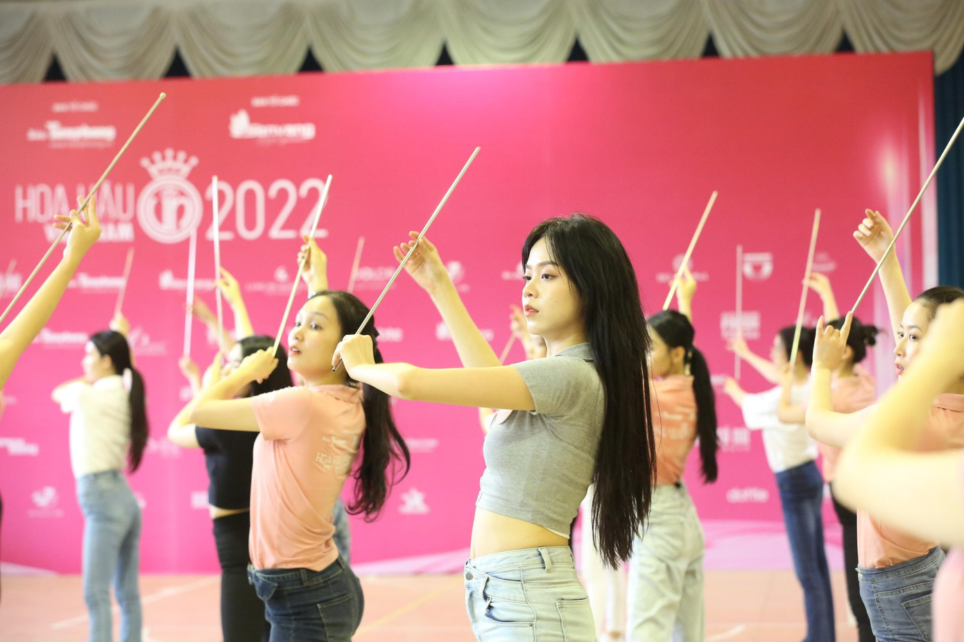 Chia sẻ về các thí sinh, biên đạo múa Anh Khoa cho biết nhiều thí sinh có tố chất được xếp ở hàng đầu và anh cũng nói với các thí sinh rằng những bạn yếu hơn phải cố gắng nỗ lực để có một màn trình diễn đồng đều, đẹp mắt.