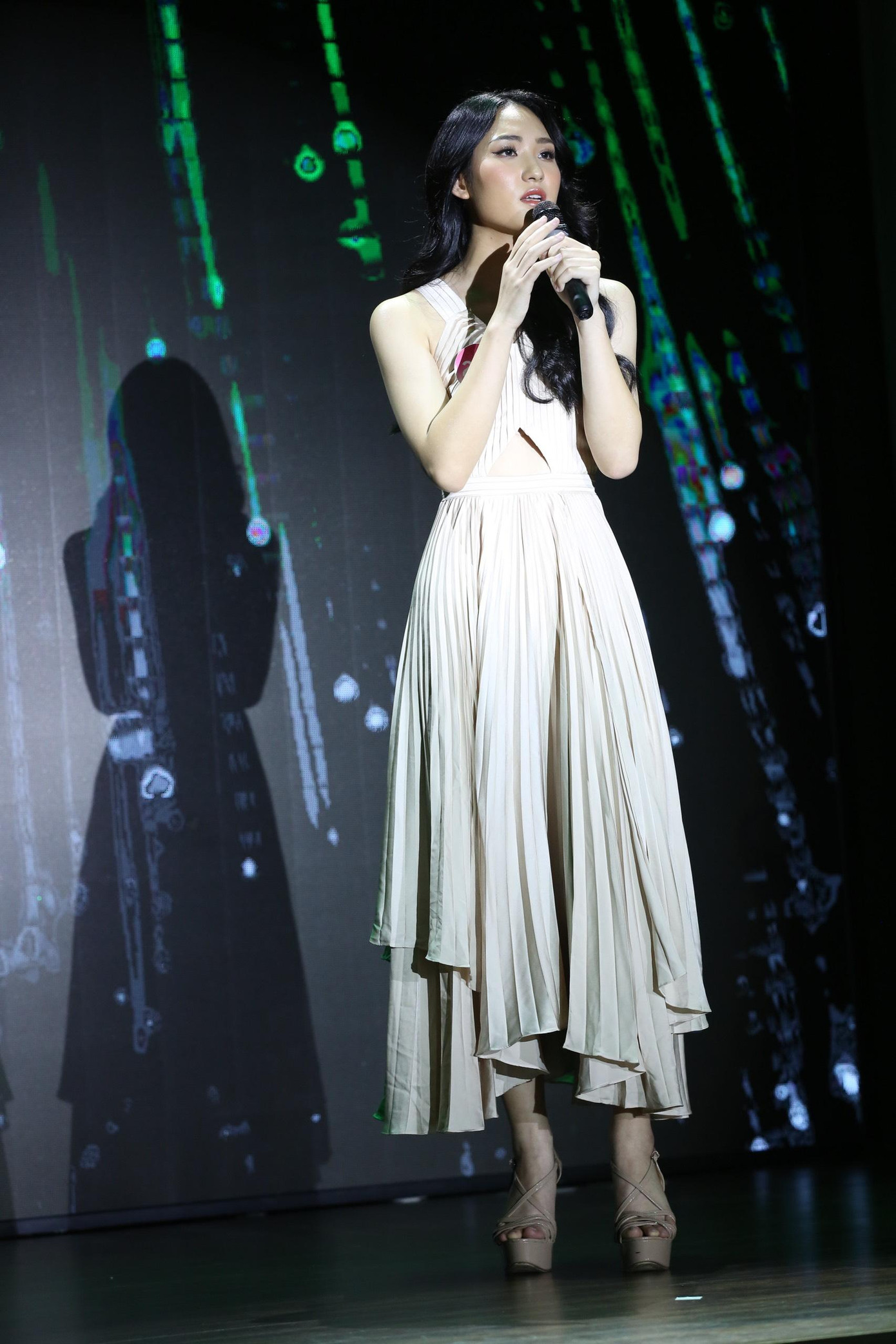 Nguyễn Lê Nhật Quỳnh – SBD 245 với tiết mục cover ca khúc Price Tag.