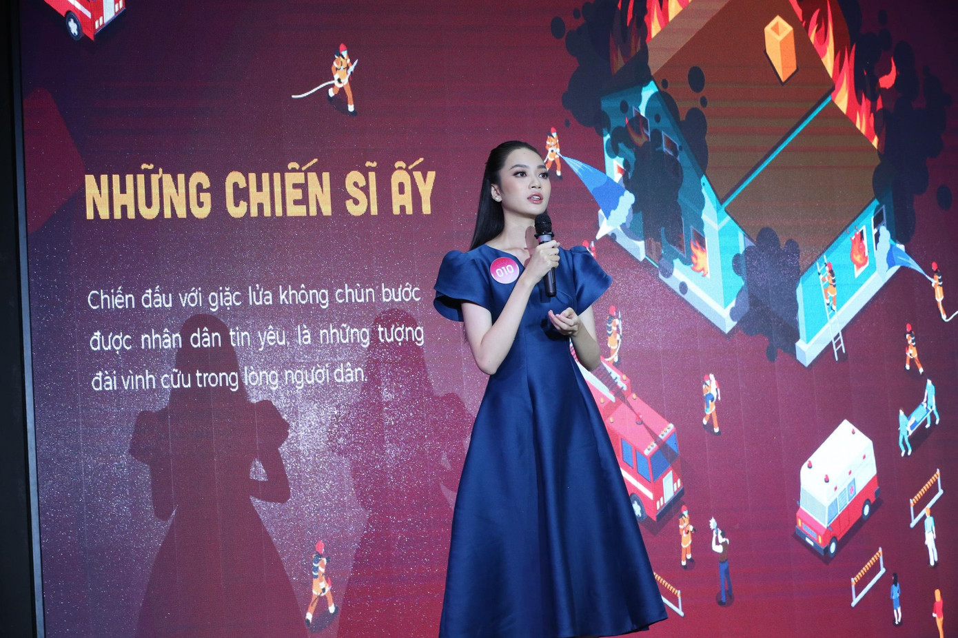 Thí sinh Bùi Thảo Linh – SBD 010 với tiết mục thuyết trình Những hy sinh thầm lặng nói về người cảnh sát phòng cháy chữa cháy. Cô cho biết tự hào vì có bố là một cảnh sát chữa cháy, là tấm gương của cô trong việc cống hiến những lý tưởng sống của tuổi trẻ.
