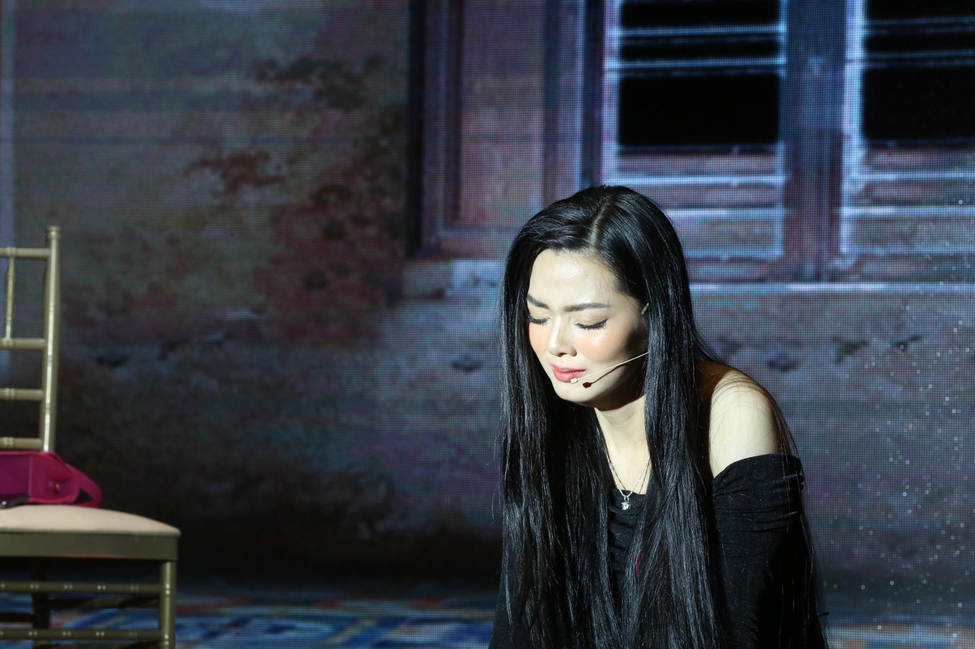 Bên cạnh những tiếng cười, nhiều thí sinh cũng mang tới tiết mục xúc động và khiến các bạn phải rớt nước mắt vì đồng cảm. Thí sinh Mai Trang Thảo – SBD 182 với tiểu phẩm Mẹ ơi. Tiết mục khiến khán giả theo dõi xúc động với câu chuyện về tình mẫu tử.