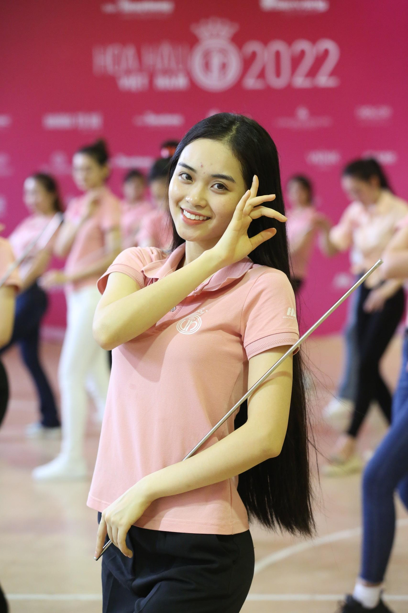 Quá trình tập luyện liên tục cũng khiến thí sinh của Hoa hậu Việt Nam 2022 trở nên gần gũi, thân thiết. Nhiều cô gái lần đầu xa nhà đã chia sẻ với nhau nhiều điều và cùng tiến bộ ở ngôi nhà chung.