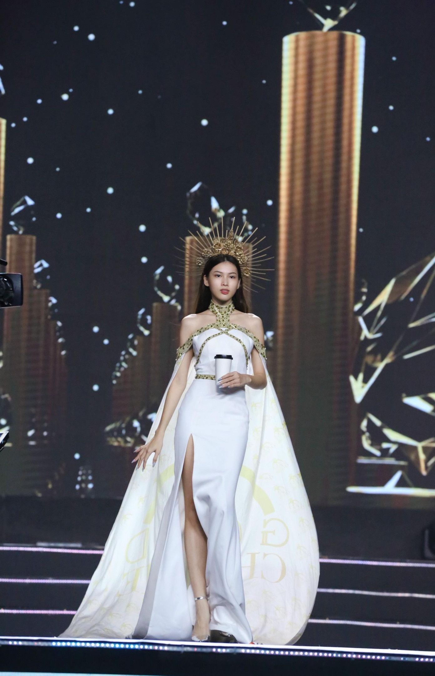 Trong quá trình diễn ra vòng chung khảo, Ngọc Thảo đã đồng hành để traning các kỹ năng trình diễn cho các thí sinh, giúp họ tự tin tỏa sáng.