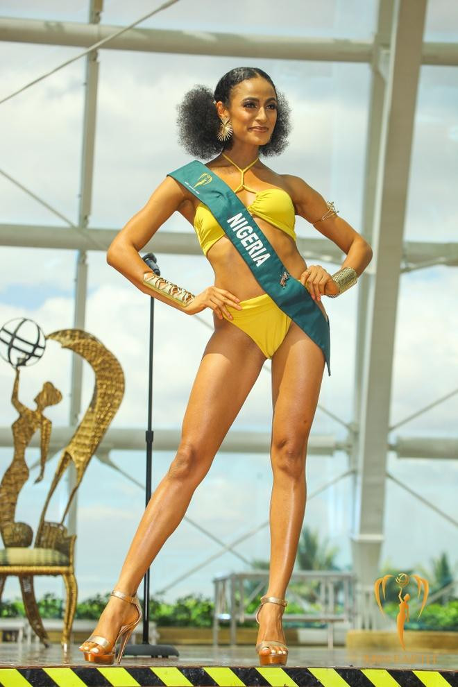 Người đẹp Nigeria - Esther Ajayi từng nhận giải phụ thí sinh được yêu thích của khu vực châu Phi trong buổi họp báo ra mắt Miss Earth 2022. Cô được xem là ứng viên nổi bật của châu lục này.