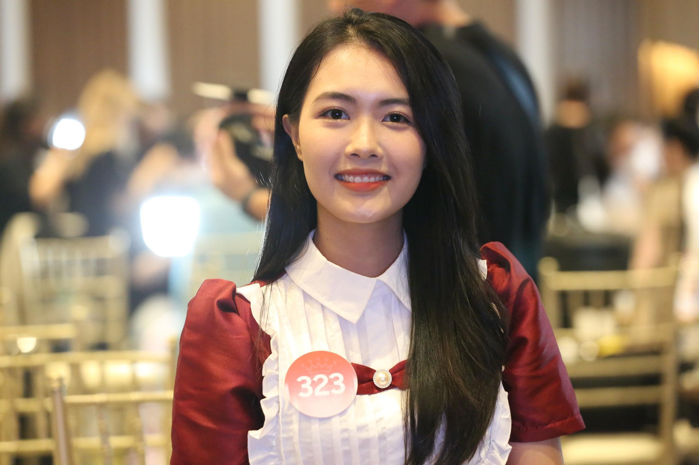 Các người đẹp bày tỏ sự háo hức khi sắp được thưởng thức tiết mục hấp dẫn từ những người bạn.