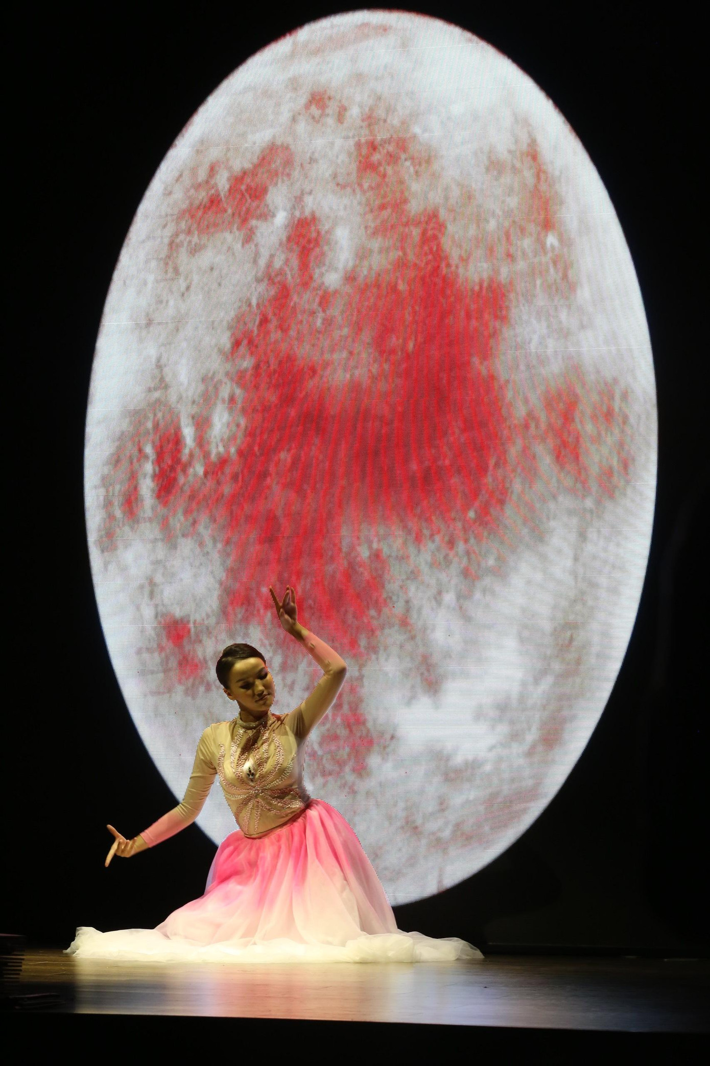 Thí sinh Lê Thị Kim Hậu – SBD 132 với tiết mục múa kết hợp võ thuật. Tại cuộc thi, cô được biết đến với biệt danh “kiện tướng taekwondo”. Cô thực hiện các động tác võ chuyên nghiệp, mạnh mẽ.