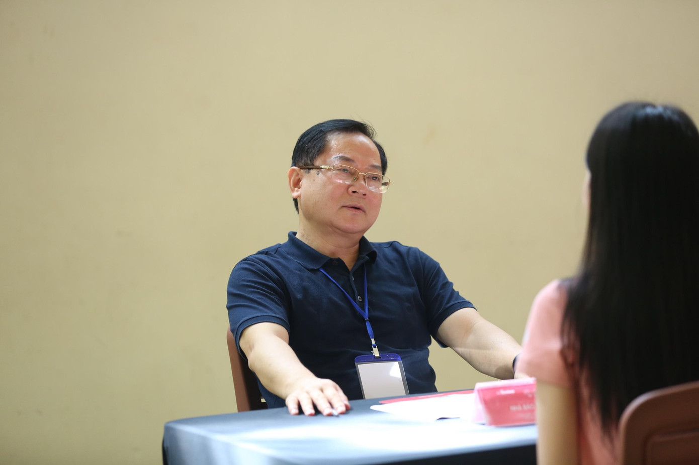 Sáng 24/11, phần thi mặt mộc của cuộc thi Hoa hậu Việt Nam 2022 được diễn ra với sự tham dự của 56 thí sinh. Các thí sinh để mặt mộc hoàn toàn khi đối diện với ban giám khảo. Các thành viên ban giám khảo bao gồm Nhà báo Lê Xuân Sơn - Tổng biên tập báo Tiền Phong, Trưởng ban tổ chức cuộc thi Hoa hậu Việt Nam, Nhà thơ Trần Hữu Việt - Phó trưởng ban giám khảo, Á hậu Thụy Vân, Hoa hậu Tiểu Vy, Hoa hậu Lê Nguyễn Bảo Ngọc, nhà thiết kế Lê Thanh Hòa.