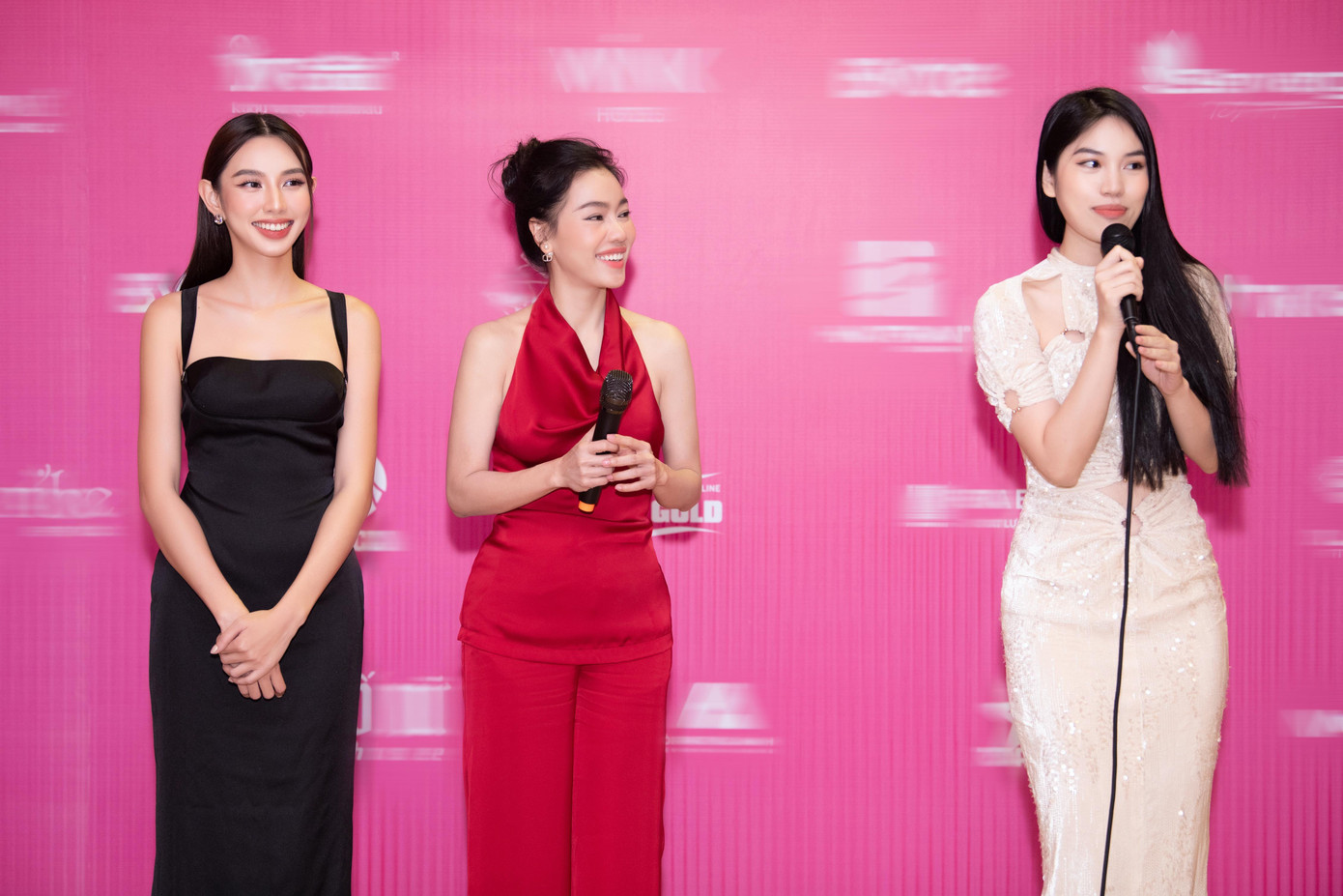 Chia sẻ khi gặp gỡ 56 thí sinh, Thùy Tiên cho biết: “Tôi có ấn tượng về nhan sắc của một số bạn, các bạn đều là thí sinh mới, trẻ nhưng đều giỏi và nỗ lực. Các thí sinh Hoa hậu Việt Nam năm nay đều có màu sắc và cá tính riêng, nhiều bạn giỏi ca hát và nhảy múa”.