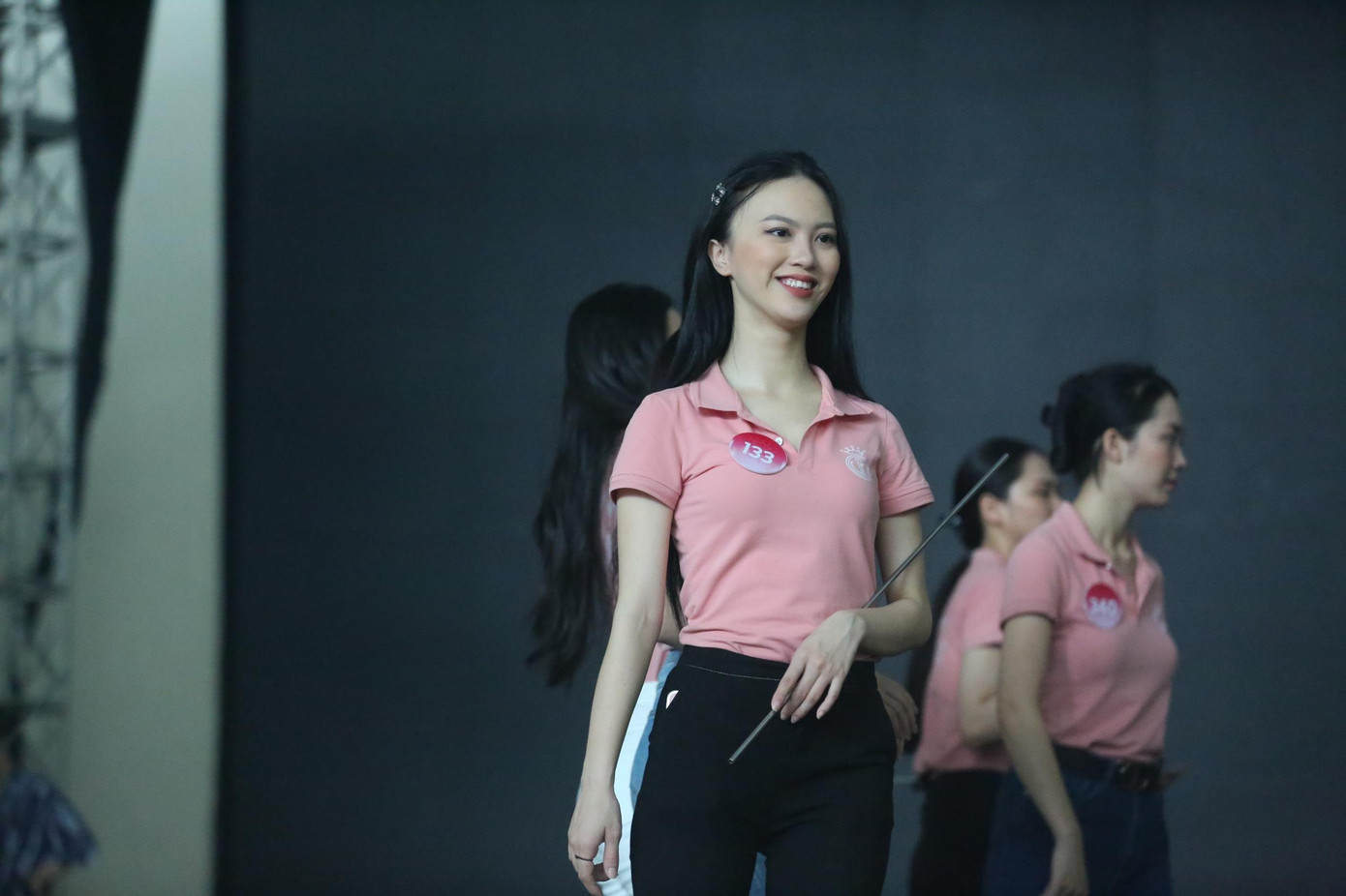 Mặc dù vậy, hầu hết thí sinh đều tỏ ra tự tin và chuyên nghiệp trong lần đầu tiên làm quen với sân khấu khiến anh bất ngờ.