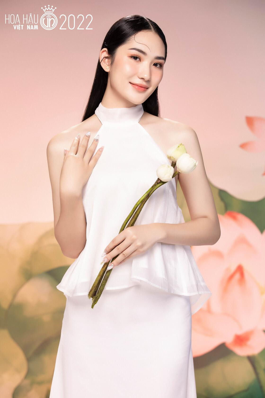 Nguyễn Lê Nhật Quỳnh (SBD 245) hiện là sinh viên Đại học Kinh tế Quốc dân. Cô có chiều cao 1,76 m và số đo 78-63-97 cm. Cô gái đến từ Hà Nội là một trong những thí sinh có vòng ba lớn nhất cuộc thi năm nay vào vòng chung kết.