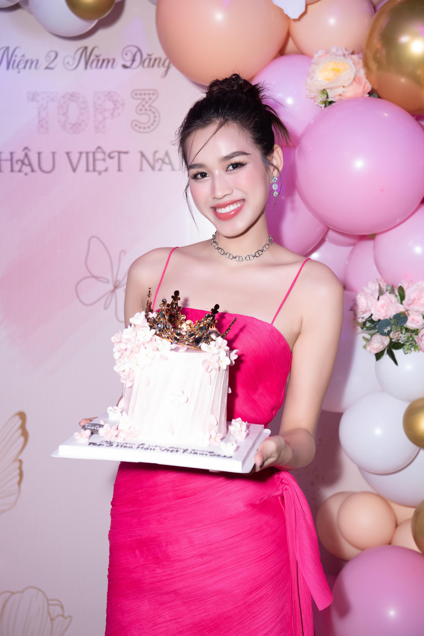 Đăng quang đúng thời điểm dịch bệnh COVID-19 bùng phát, các hoạt động của Đỗ Thị Hà bị ảnh hưởng. Cô cũng gặp nhiều trắc trở trong hành trình dự thi Miss World 2021 ở Puerto Rico, tuy nhiên người đẹp vẫn giành được thành tích vào top 13 tại cuộc thi. Đăng quang đúng thời điểm dịch bệnh COVID-19 bùng phát, các hoạt động của Đỗ Thị Hà bị ảnh hưởng. Cô cũng gặp nhiều trắc trở trong hành trình dự thi Miss World 2021 ở Puerto Rico, tuy nhiên người đẹp vẫn giành được thành tích vào top 13 tại cuộc thi.