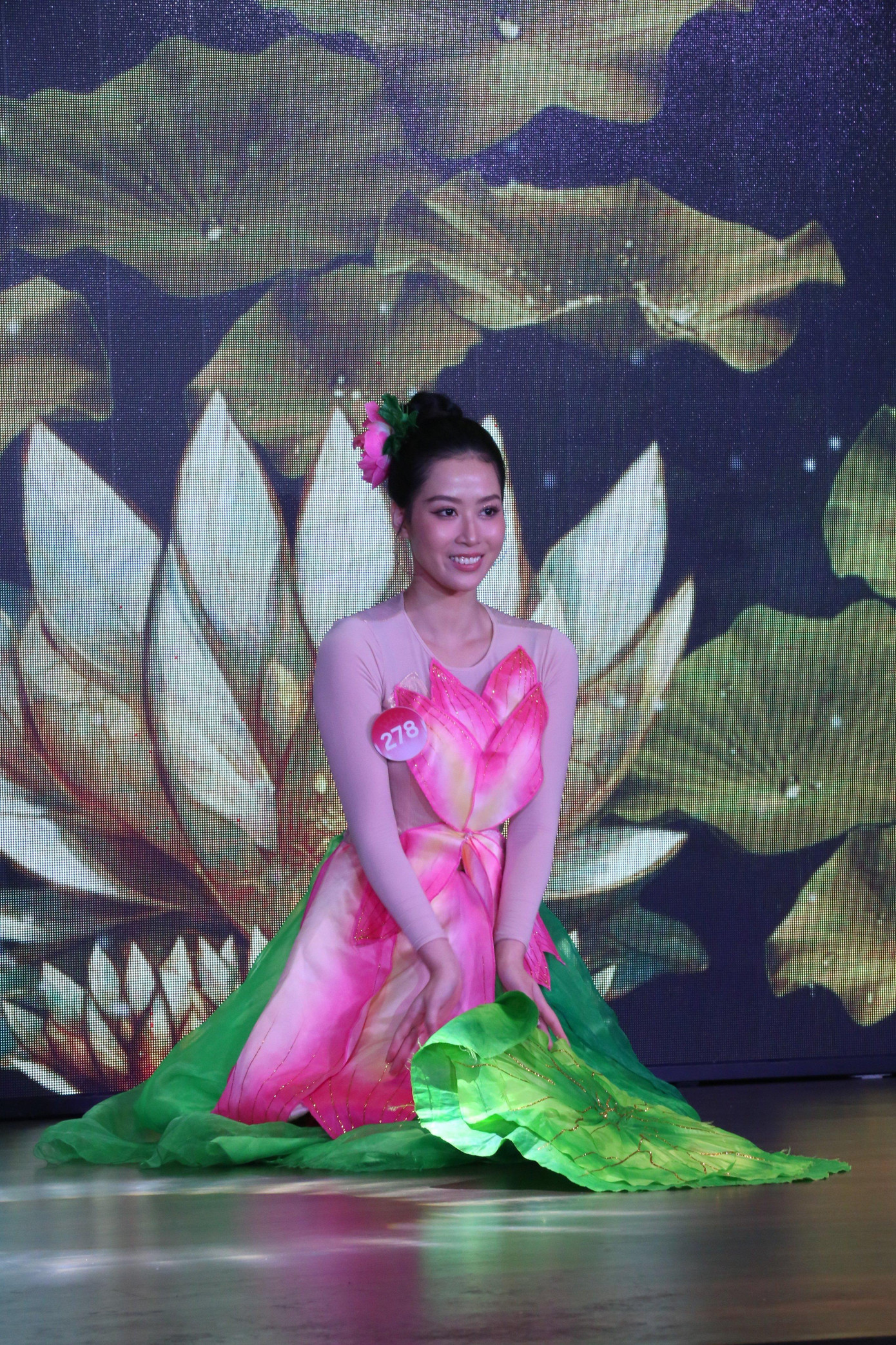 Thí sinh Nguyễn Thị Phương Nhung – SBD 278 với tiết mục múa nàng sen. Tiết mục được đầu tư phục trang đẹp mắt, chỉn chu, âm nhạc sôi động. Thí sinh được cho là có những động tác múa uyển chuyển.