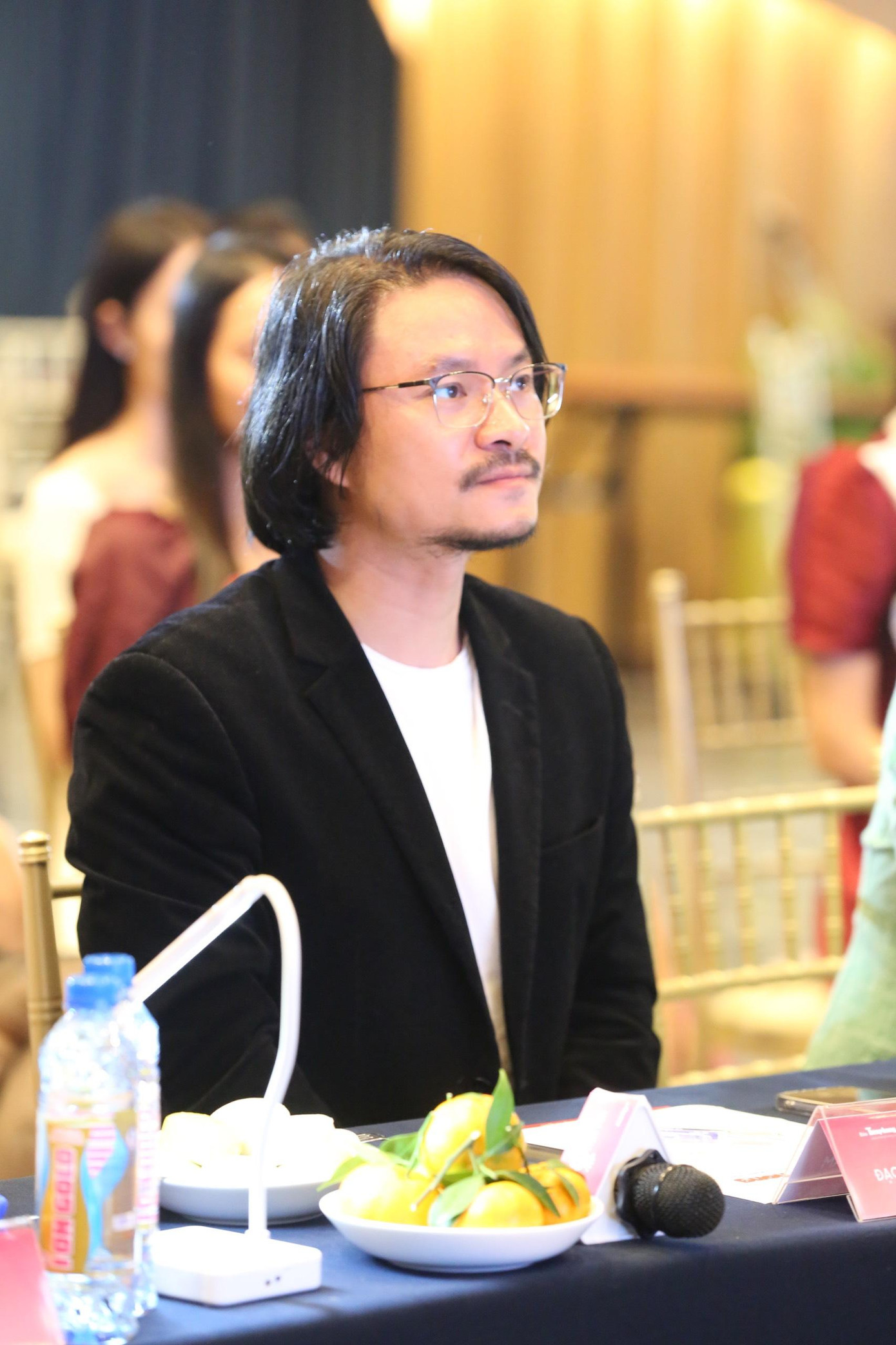 Đạo diễn Hoàng Nhật Nam cũng ngồi ghế giám khảo của phần thi Người đẹp tài năng.