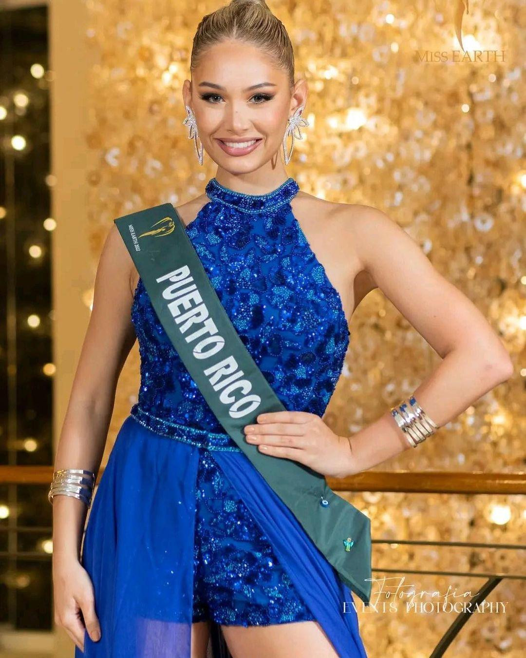 Đại diện Puerto Rico - Paulina Avilés Feshold đang được chú ý ở khu vực châu Mỹ. Paulina là sinh viên kiến trúc, tập trung vào các thiết kế mang tính thân thiện môi trường. Cô cũng là người đam mê thể dục và sáng tạo các nội dung liên quan đến thể hình.