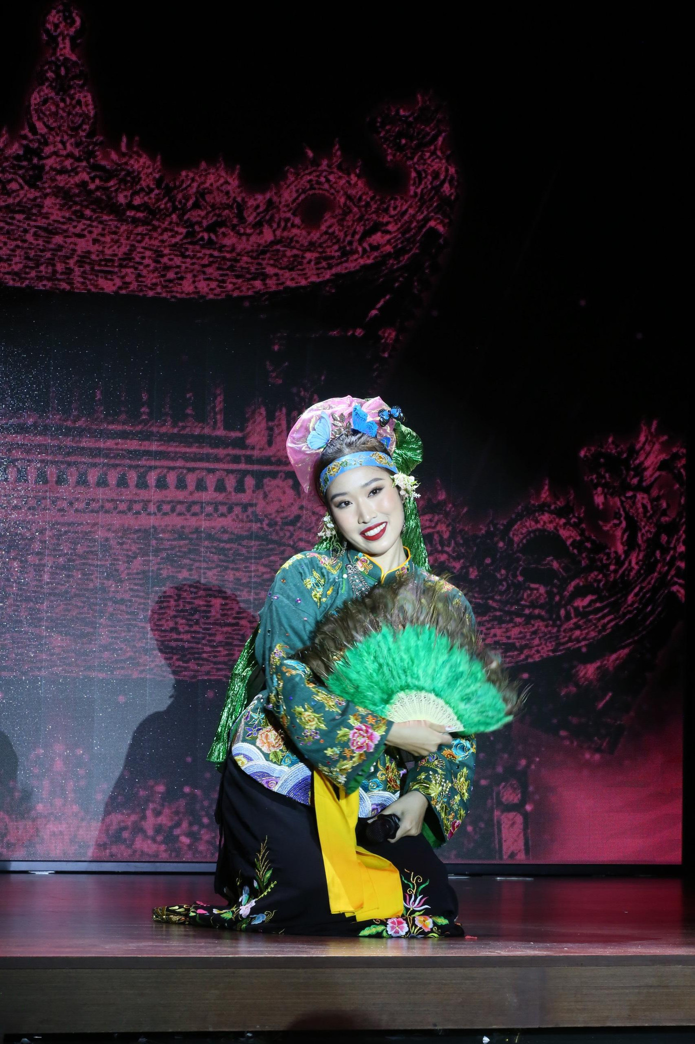 Thí sinh Vũ Hiền Phương – SBD 174 với bài hát Cô đôi Thượng Ngàn. Tiết mục gây ấn tượng với phần trang phục được thí sinh đầu tư cầu kỳ, lộng lẫy, tái hiện thành công không gian truyền thống.