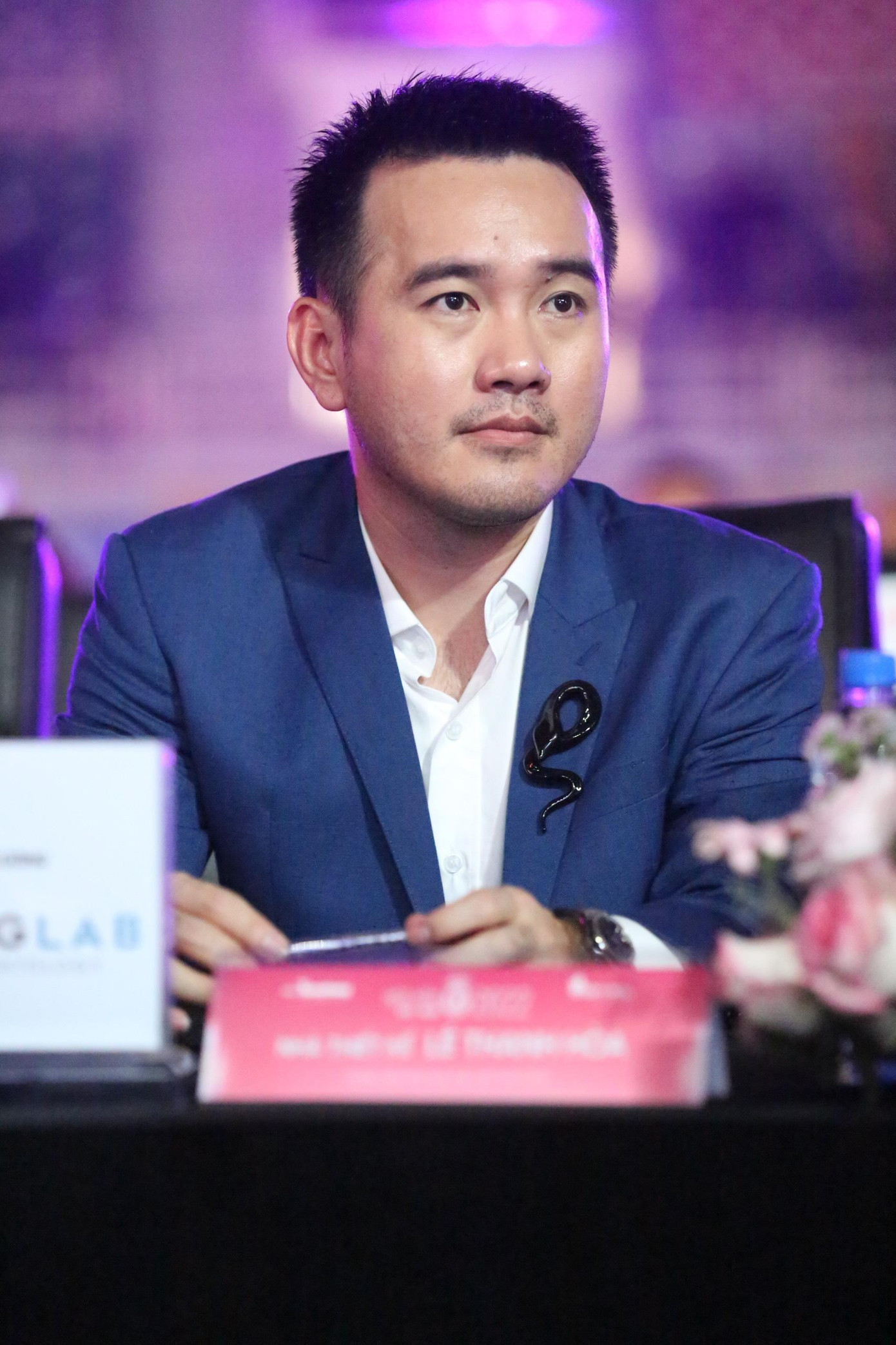 NSƯT Xuân Bắc - Phó trưởng ban giám khảo góp mặt trong đêm chung khảo. Bên cạnh anh là nhà thiết kế Lê Thanh Hòa - thành viên ban giám khảo. NSƯT Xuân Bắc - Phó trưởng ban giám khảo góp mặt trong đêm chung khảo. Bên cạnh anh là nhà thiết kế Lê Thanh Hòa - thành viên ban giám khảo.