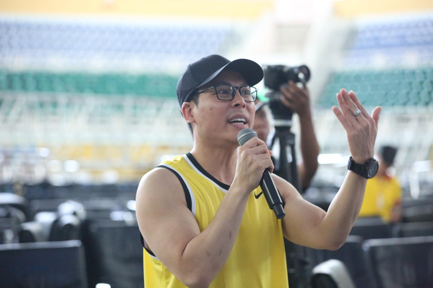 Biên đạo Khoa Nguyễn chia sẻ anh bất ngờ khi các thí sinh ráp sân khấu. Anh cho biết so với khi luyện tập, lúc lên sân khấu thật các thí sinh sẽ gặp áp lực tâm lý lớn.