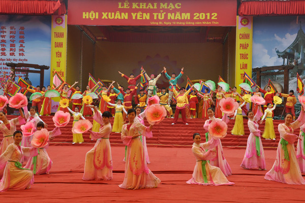 Kịch hát hào khí non thiêng tái hiện cảnh vua Trần Nhân Tông về Yên Tử tu hành và đắc đạo và các hoạt động nghệ thuật đậm màu sắc dân tộc