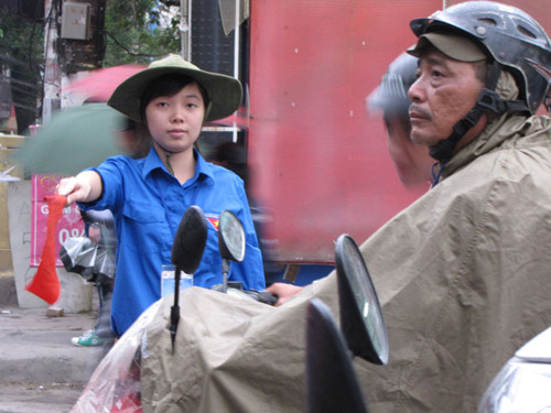 ...và nghiêm nghị, dù bạn là con gái. Ảnh: Lãng Phong