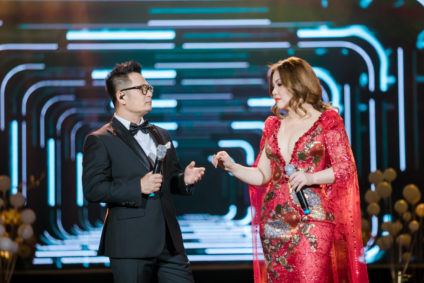 Liveshow Bởi vì anh yêu em sử dụng khá nhiều những bài gây sốt của các nghệ sĩ trẻ. Liveshow Bởi vì anh yêu em sử dụng khá nhiều những bài gây sốt của các nghệ sĩ trẻ.