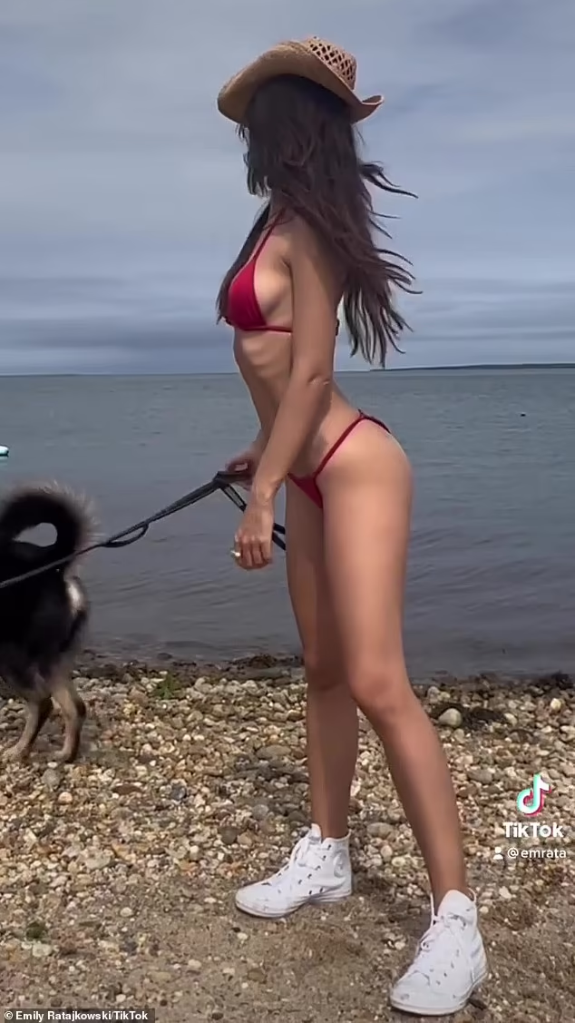 Bà mẹ một con khiến công chúng ngưỡng mộ bởi body nuột nà, đường cong thể hình hoàn hảo. Bà mẹ một con khiến công chúng ngưỡng mộ bởi body nuột nà, đường cong thể hình hoàn hảo.