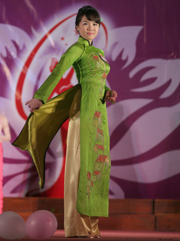 Phần thi trang phục áo dài