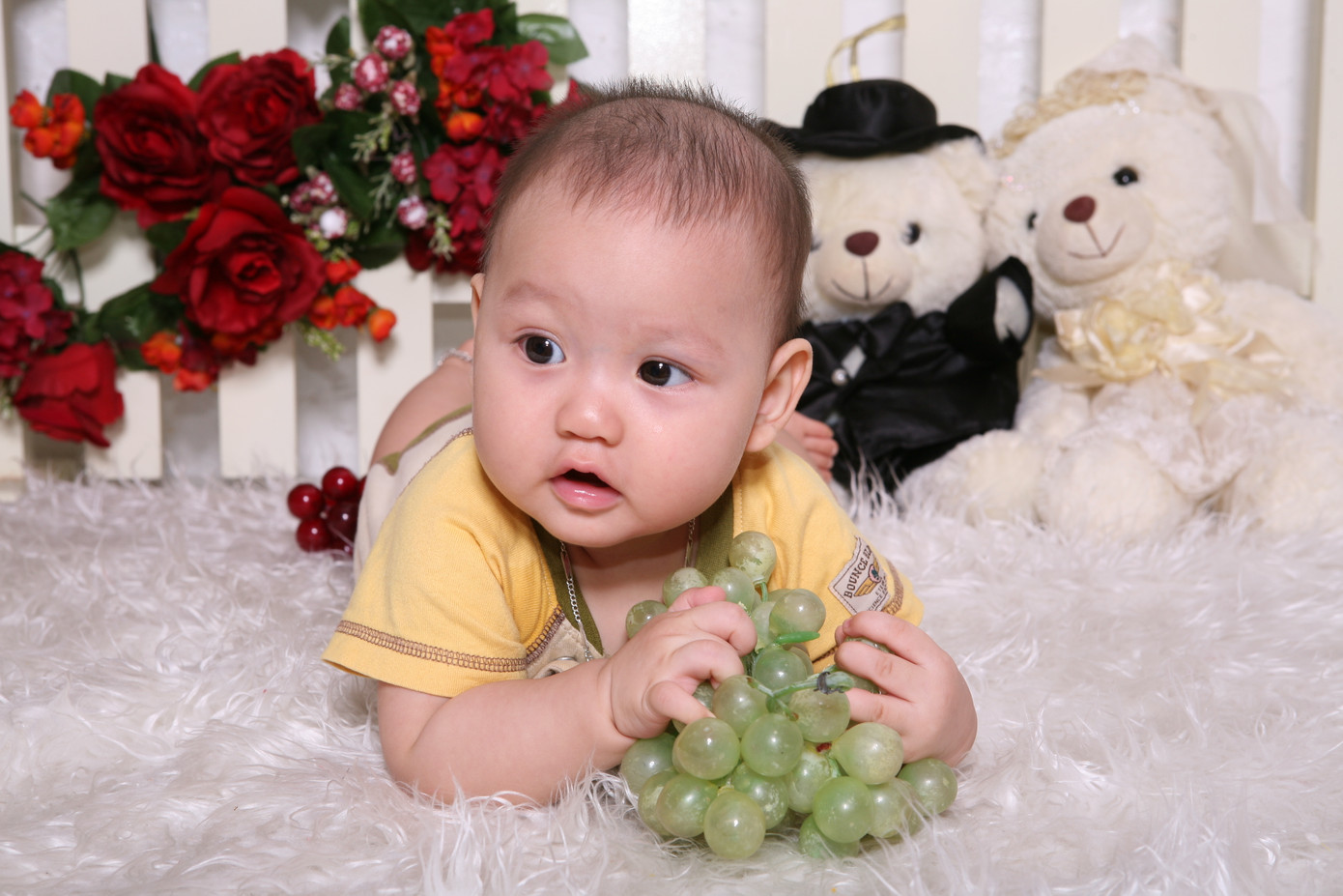 Mới mấy tháng trước thôi, Teddy trông y hệt một cu cậu ấy! Bây giờ thì Teddy cũng váy, cũng kẹp tóc, cũng "sexy" như ai!
