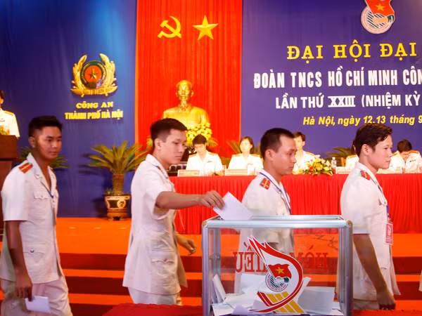 Cũng trong Đại hội, các đại biểu đã tiến hành bầu và chọn được 6 đại biểu chính thức và 2 đại biểu dự khuyết tham dự Đại hội Đoàn TNCS Hồ Chí Minh Tp. Hà Nội lần thứ XIV