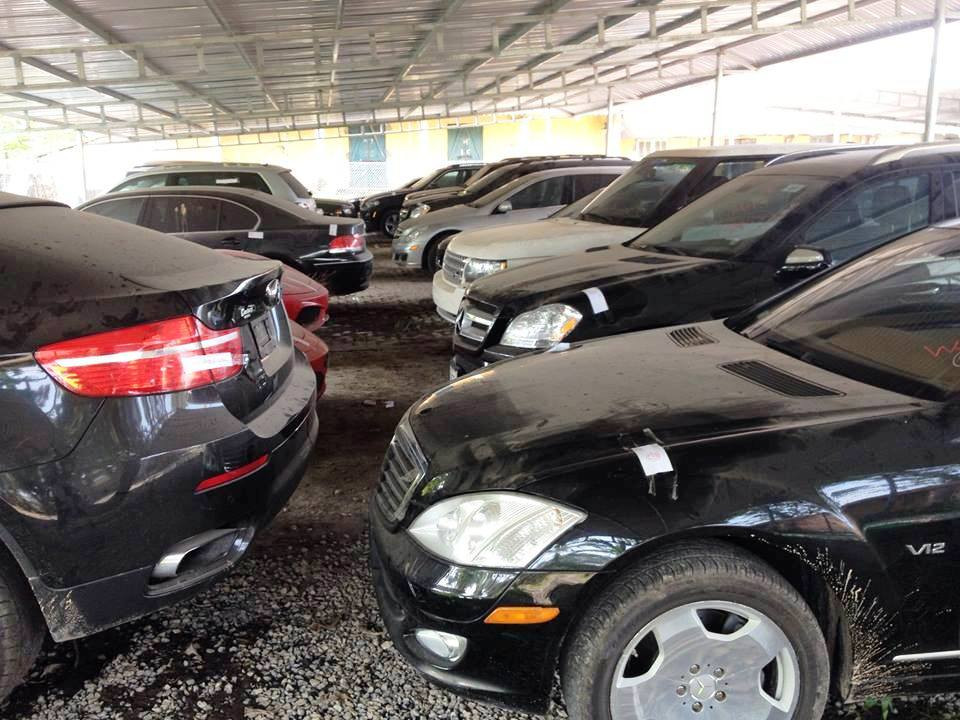 Lô xe bị niêm phong, nằm phủ bụi chưa biết 