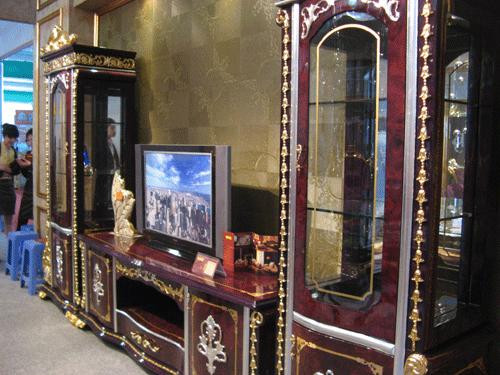 Kệ tủ để ti vi giá 500 triệu đồng