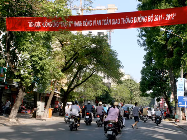 Trên phố Điện Biên Phủ