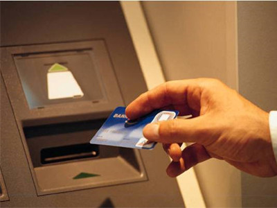 Lại đề nghị thu phí ATM. Ảnh minh họa. Lại đề nghị thu phí ATM. Ảnh minh họa