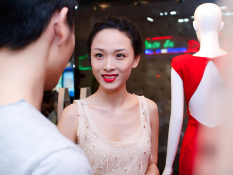 Hoa hậu người Việt tại Nga Trương Hồ Phương Nga là người bạn thân thiết của NTK Trương Thanh Long