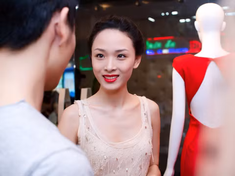 Hoa hậu người Việt tại Nga Trương Hồ Phương Nga là người bạn thân thiết của NTK Trương Thanh Long