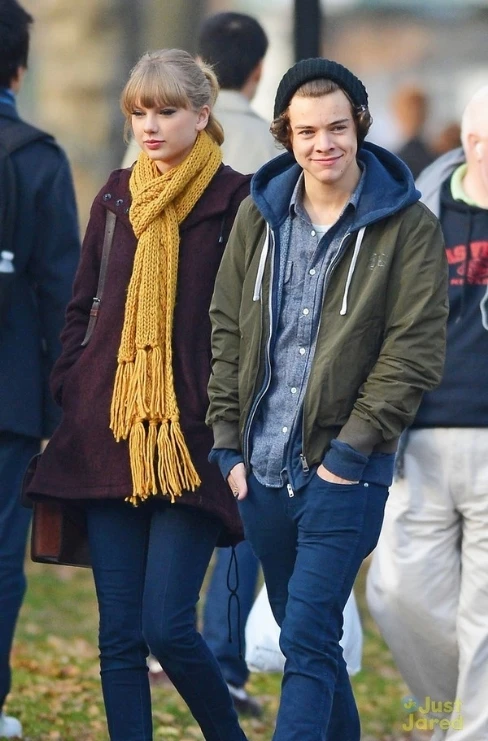 Nỗi buồn chia tay bạn trai còn chưa hết, Taylor lại tiếp tục bị tổn thương