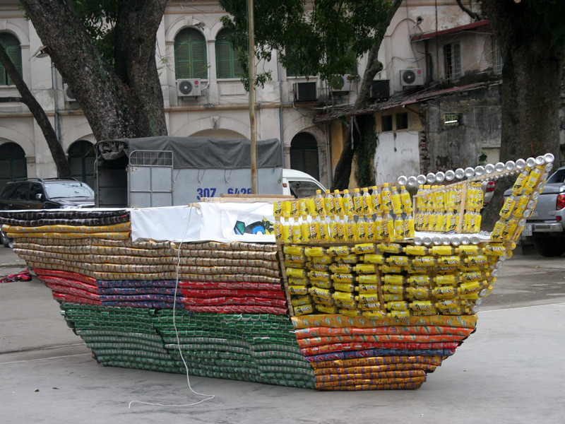 Một sản phẩm tái chế được các bạn trẻ tự tay làm trong chương trình