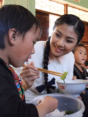 Cuộc sống luôn cần sự sẻ chia (đứa trẻ vùng cao này sẽ có những kỷ niệm đẹp khi được nhường cơm sẻ áo trong lúc khó khăn). Ảnh: Trường Phong. Cuộc sống luôn cần sự sẻ chia (đứa trẻ vùng cao này sẽ có những kỷ niệm đẹp khi được nhường cơm sẻ áo trong lúc khó khăn). Ảnh: Trường Phong