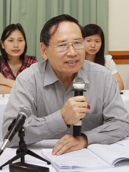 ĐB Phùng Khắc Đăng nói cần quy định chi tiết hơn về cơ cấu giảng viên cơ hữu. Ảnh: Hồng Vĩnh