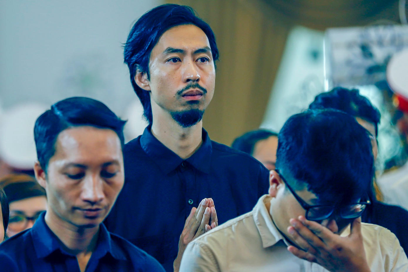 Rapper Đen Vâu xúc động khi đứng trước di ảnh Tổng Bí thư Nguyễn Phú Trọng.