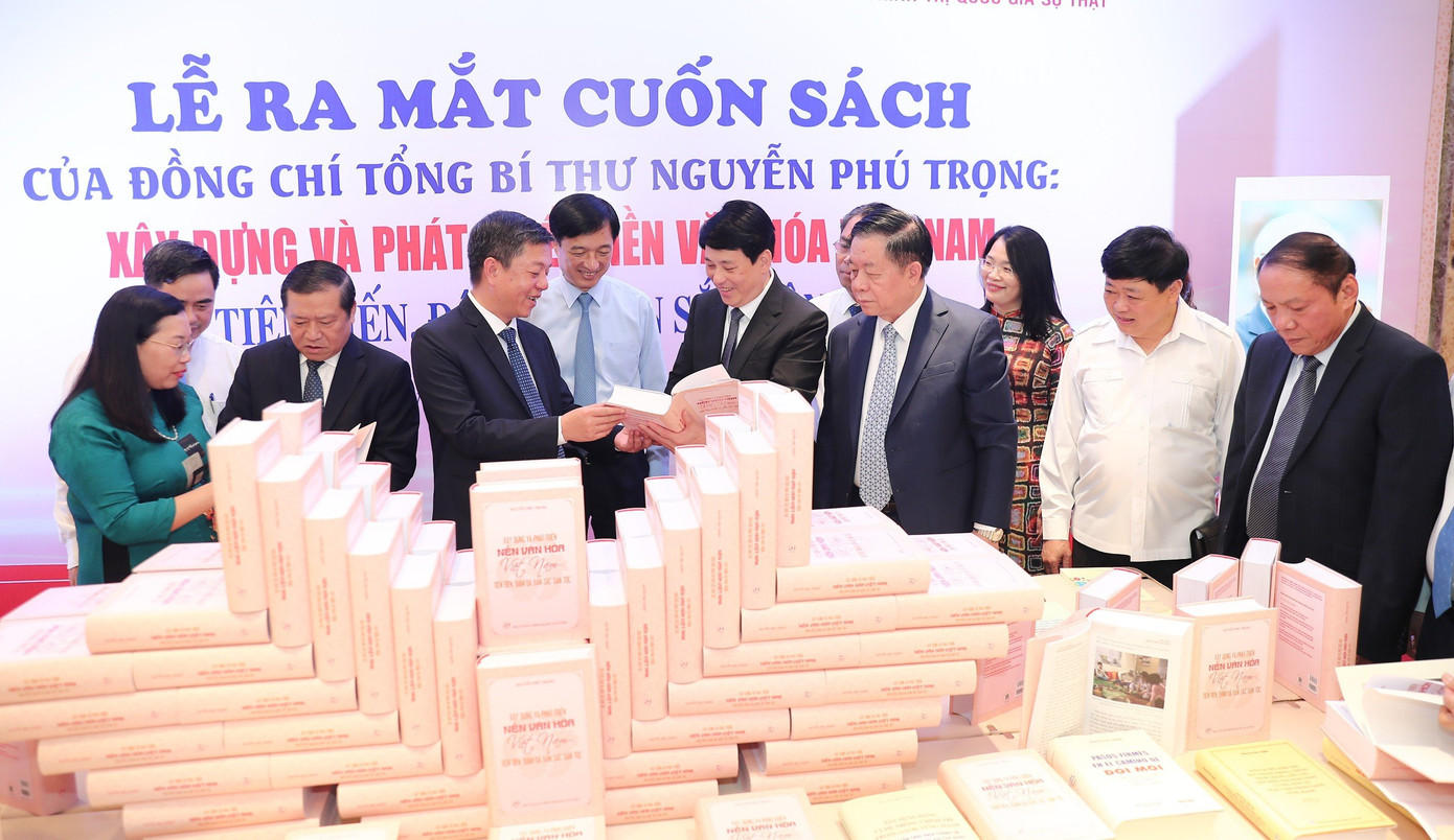Cuốn sách của Tổng Bí thư được xem như cẩm nang văn hóa cho những người làm văn hóa. Cuốn sách của Tổng Bí thư được xem như cẩm nang văn hóa cho những người làm văn hóa.