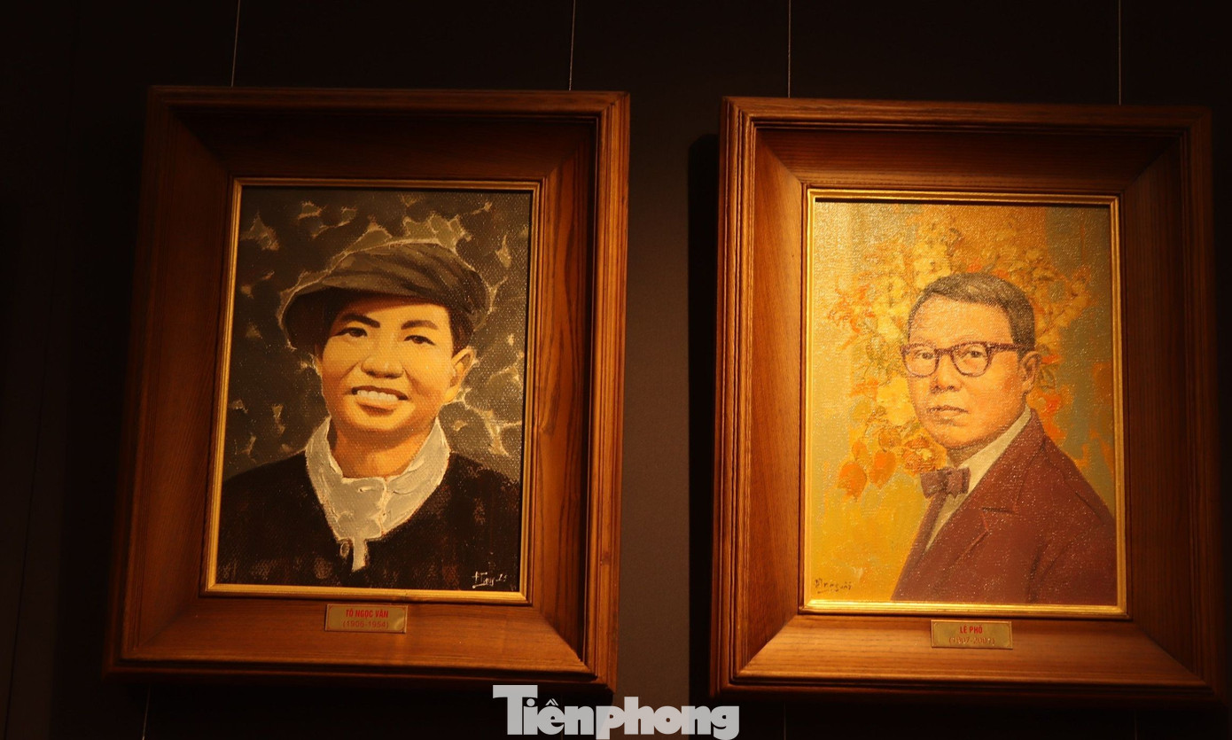 Triển lãm trưng bày 40 tranh của 17 họa sĩ, phần lớn tranh là chân dung của các danh nhân, tên tuổi sinh ra và lớn lên ở Thủ đô hoặc thành danh tại đây.