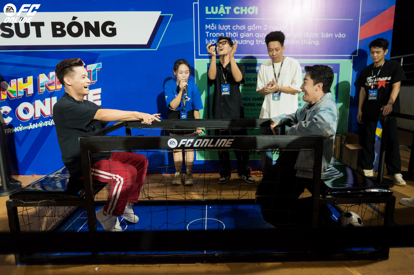 Sự kiện "Big offline sinh nhật 6 tuổi FC Online" với nhiều trò chơi thú vị. Sự kiện "Big offline sinh nhật 6 tuổi FC Online" với nhiều trò chơi thú vị.