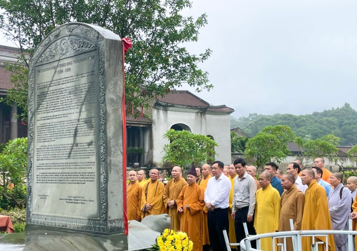 Tấm bia tạc những lời phát biểu sâu sắc của Tổng Bí thư Nguyễn Phú Trọng được đặt trước Cung Trúc Lâm, Yên Tử. Tấm bia tạc những lời phát biểu sâu sắc của Tổng Bí thư Nguyễn Phú Trọng được đặt trước Cung Trúc Lâm, Yên Tử.