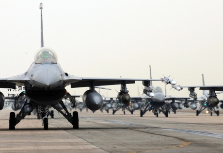 Hàng trăm máy bay chiến đấu của Hàn Quốc luôn sẵn sàng thực hiện nhiệm vụ bảo về đất nước. 